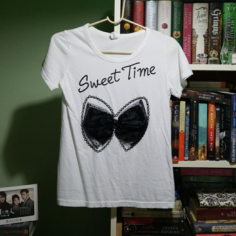 White t-shirt with lace overlay black bow